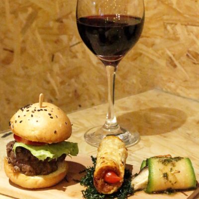 Happy Hour com uma ótima seleção de vinhos e fingerfoods